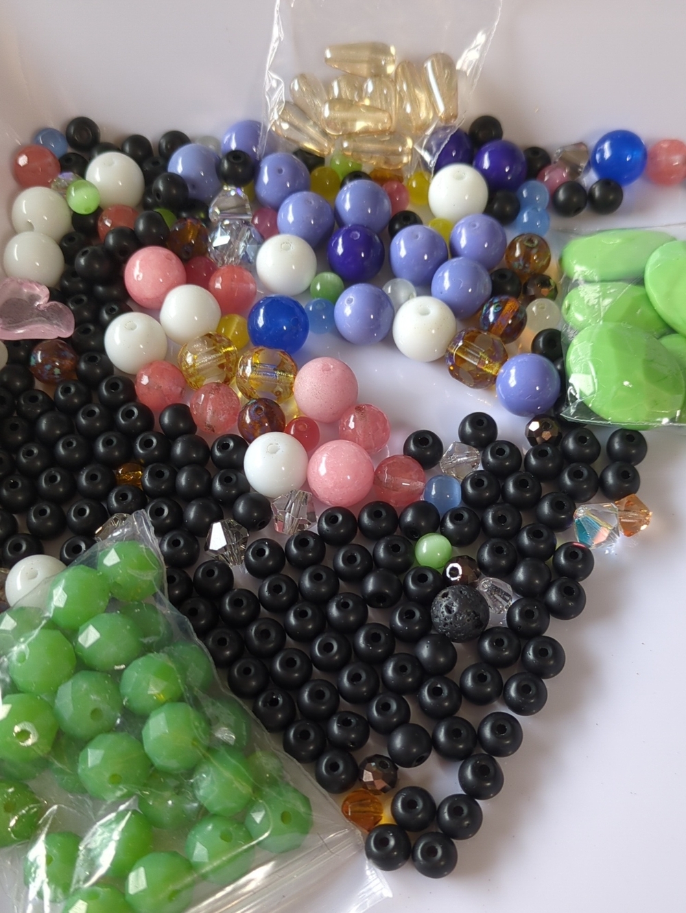 🏵️B20 Assorted Glass Bead Mix - Black, Green, Pink, Purple, Blue